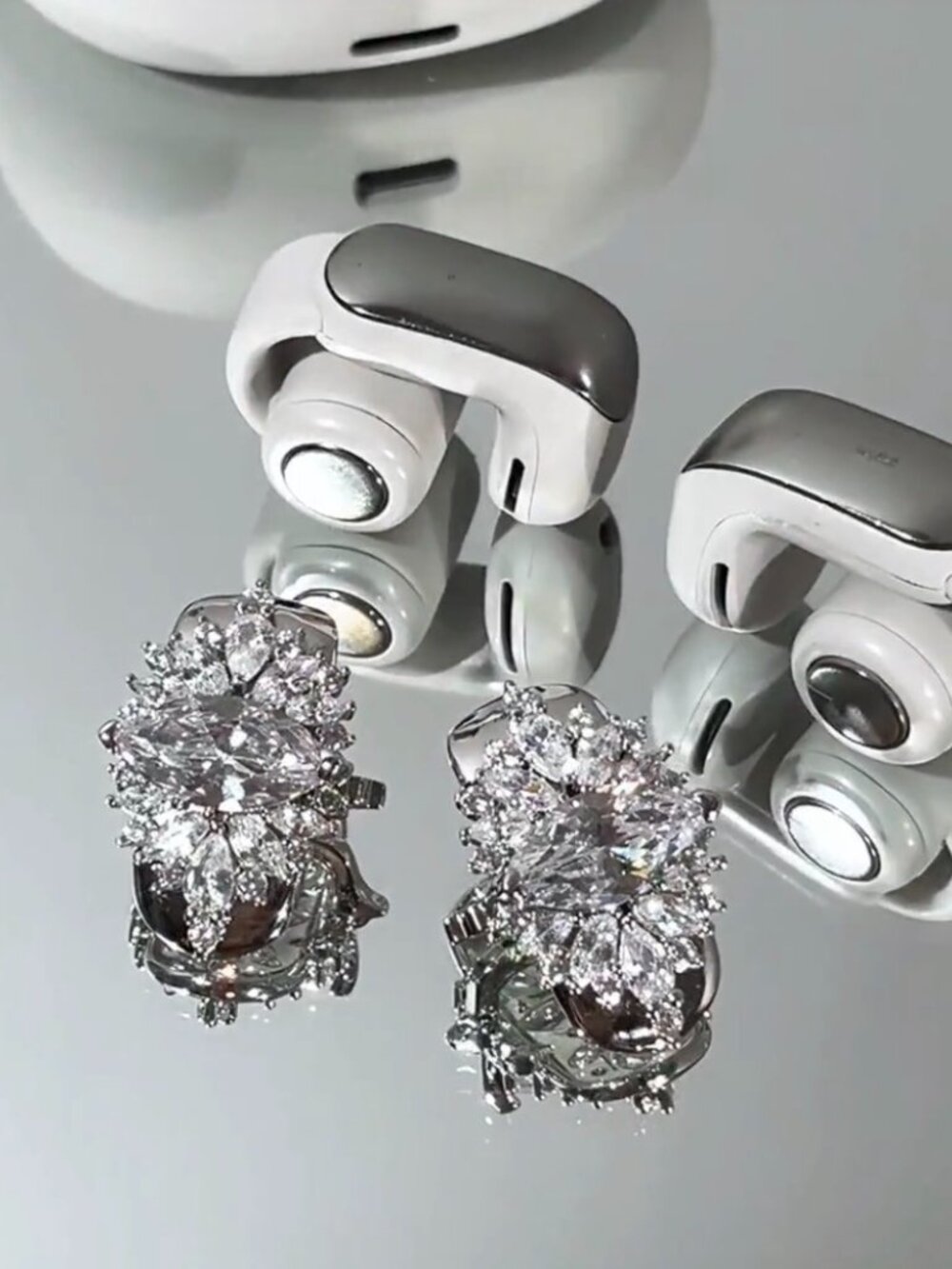 Bose Ultra Open Earbuds with Stunning Crystal Clips - Picture 3 of 7